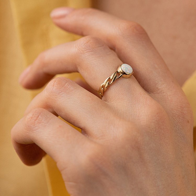 Каблучка "Ланцюжок" з синт. опалом (жовте золото) к07464 від ювелірного магазину Онікс - 1