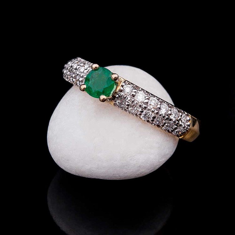 Заручальна каблучка з смарагдом і діамантами КИ1-4479 від ювелірного магазину Онікс - 1