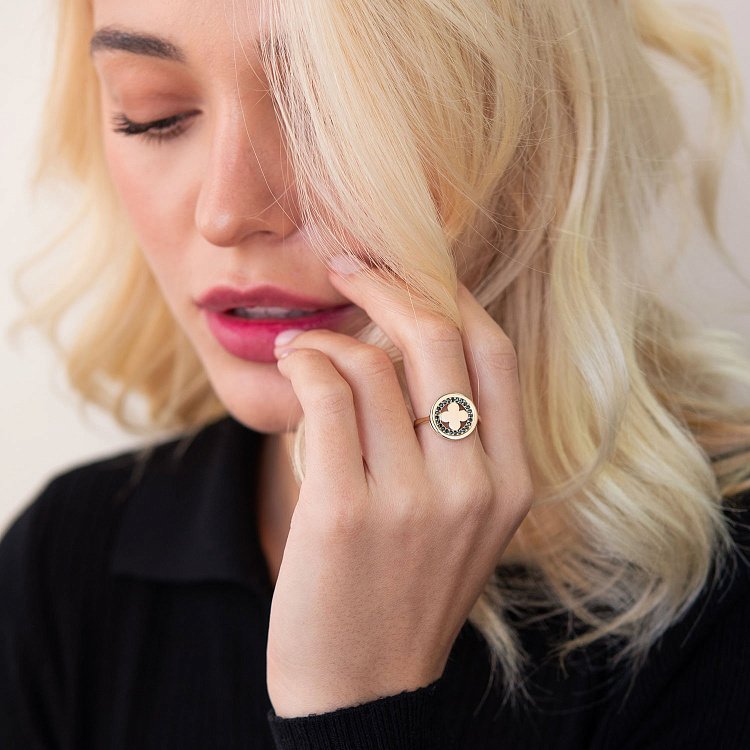 Кольцо "Клевер" в желтом золоте (черные фианиты) к06938 от ювелирного магазина Оникс - 1