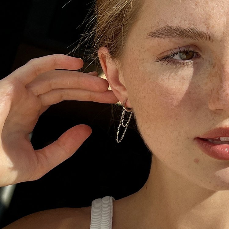 Срібні сережки - кільця з ланцюжками 7072 від ювелірного магазину Онікс - 1