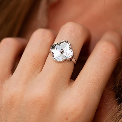 Каблучка "Конюшина" в білому золоті к08208