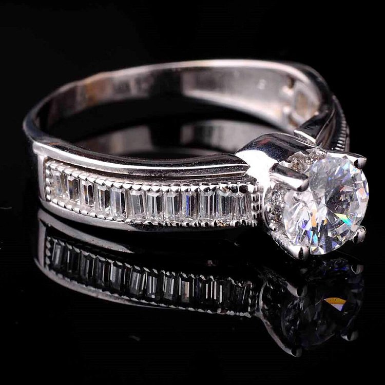 Золотое кольцо из белого золота (фианиты) к01491ж от ювелирного магазина Оникс - 1