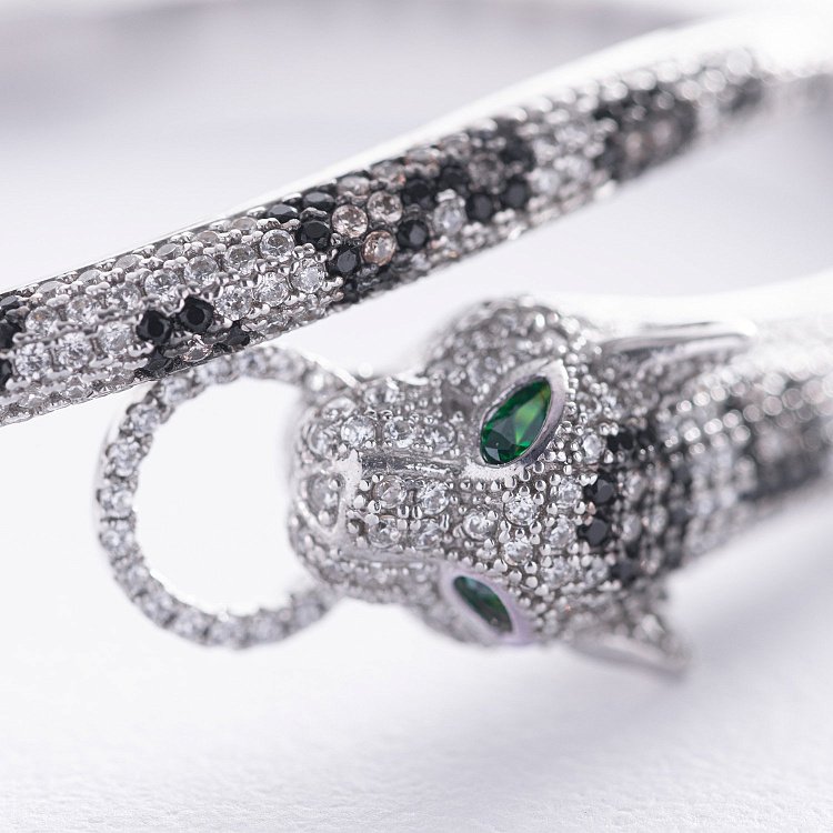 Жорсткий срібний браслет "Пантера" з фіанітами 386б від ювелірного магазину Онікс - 4