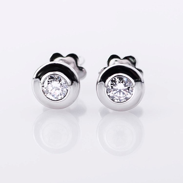 Золотые серьги-пусеты с бриллиантами е0688б от ювелирного магазина Оникс