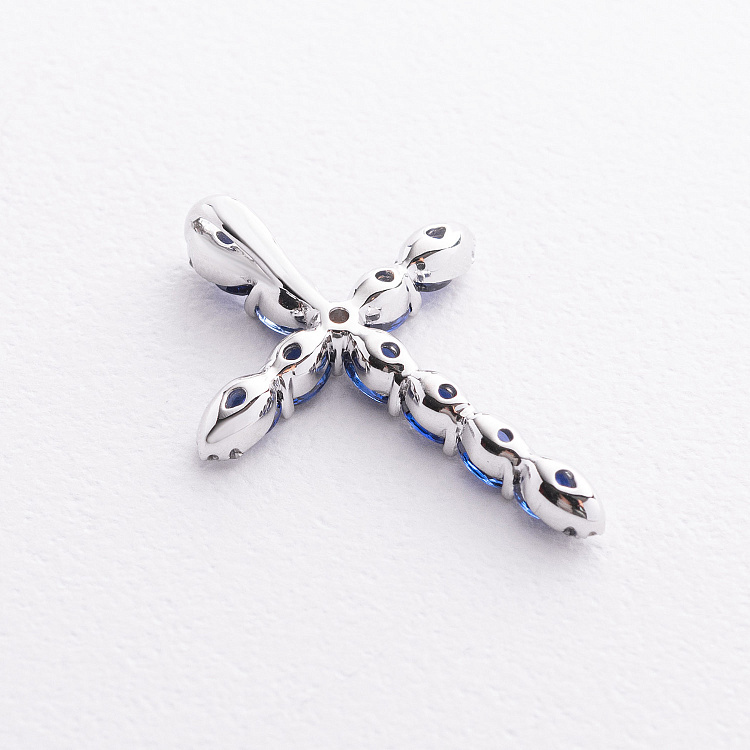 Крестик в белом золоте (бриллианты, сапфиры) пб0399lg от ювелирного магазина Оникс - 1