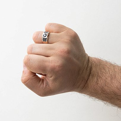 Мужская золотая печатка с черными фианитами к06054 №2