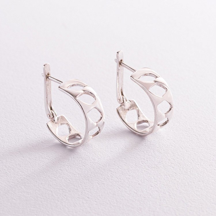 Срібні сережки "Ромби" 123057 від ювелірного магазину Онікс