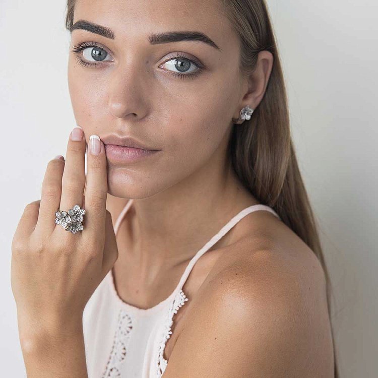 Золотые серьги "Цветочки" с фианитами с02267 от ювелирного магазина Оникс - 6