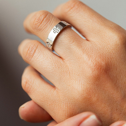 Каблучка "Конюшина" в білому золоті (фіаніти) к08441 №2