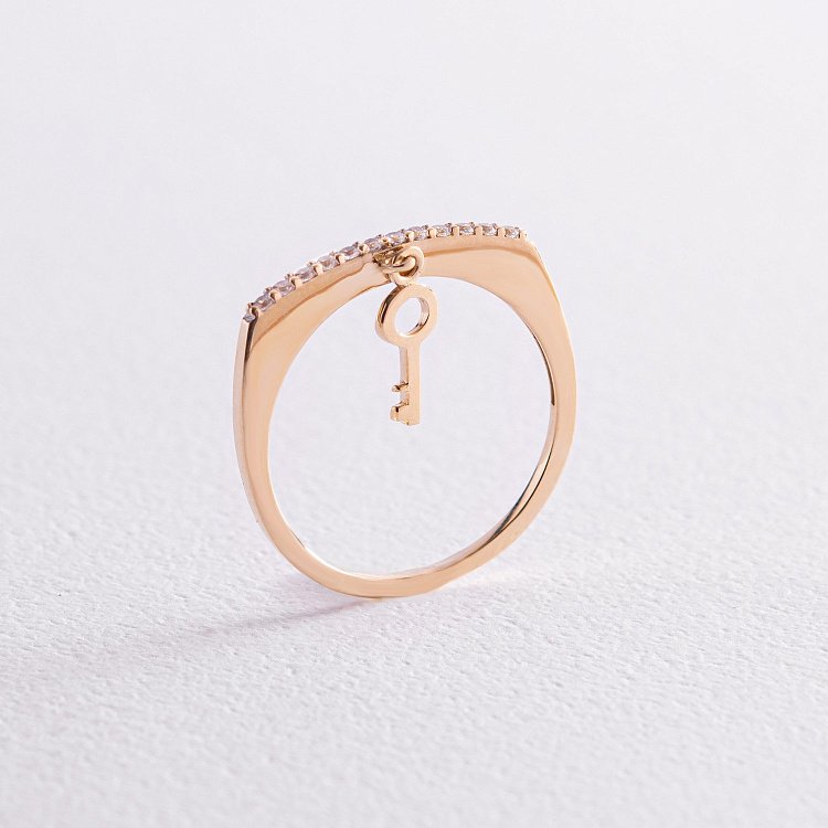 Золотое кольцо "Ключик" с фианитами к07004 от ювелирного магазина Оникс