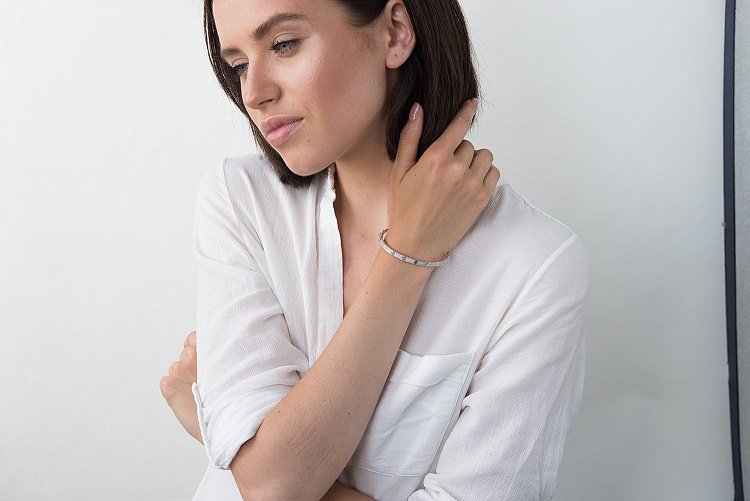 Золотой браслет с фианитами б04126 от ювелирного магазина Оникс - 2