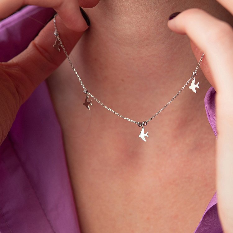 Колье "Ласточки" в белом золоте кол02020 от ювелирного магазина Оникс - 2