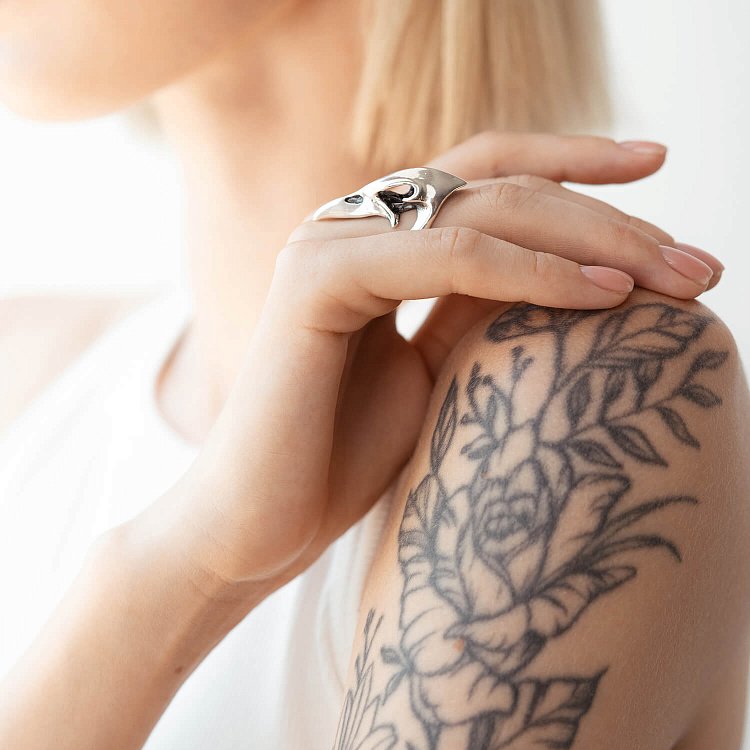 Серебряное кольцо "Череп ворона" 11713 от ювелирного магазина Оникс - 5