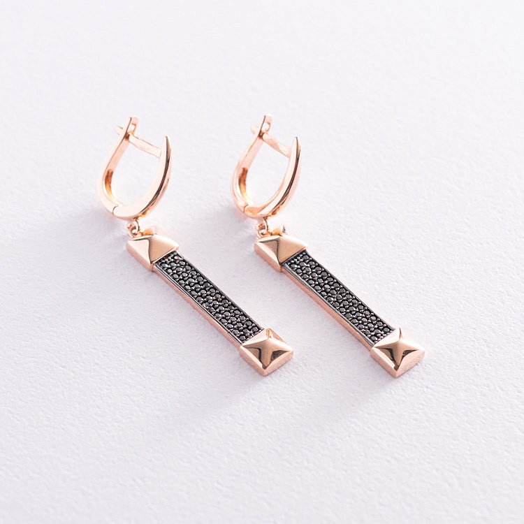 Золотые серьги с черными фианитами с05121 от ювелирного магазина Оникс