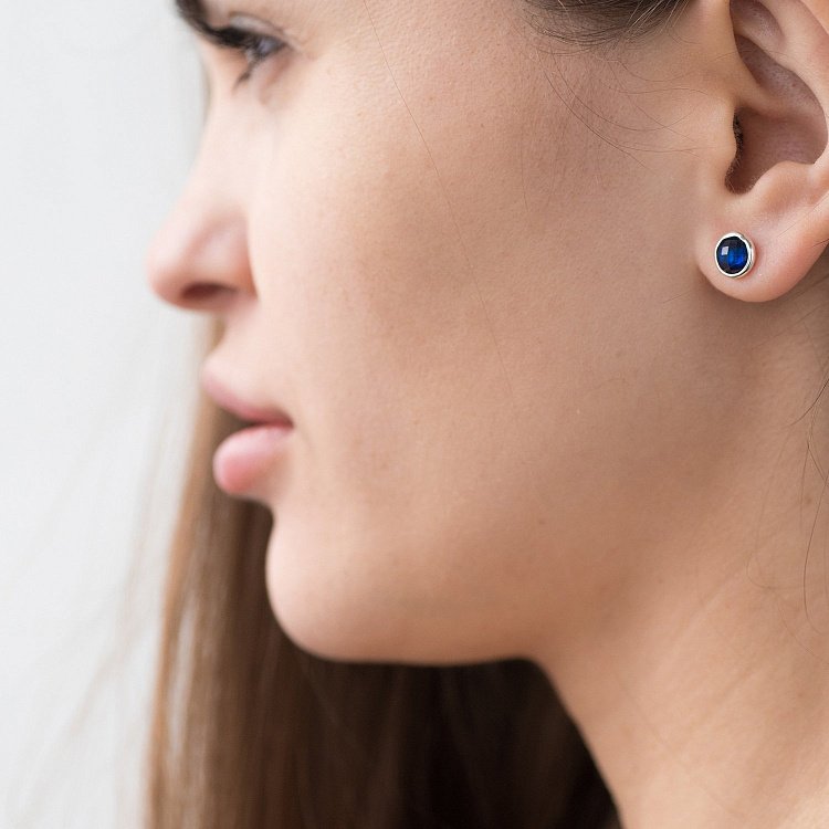 Золоті сережки-пусе﻿ти (син. сапфір) с06463 від ювелірного магазину Онікс - 1