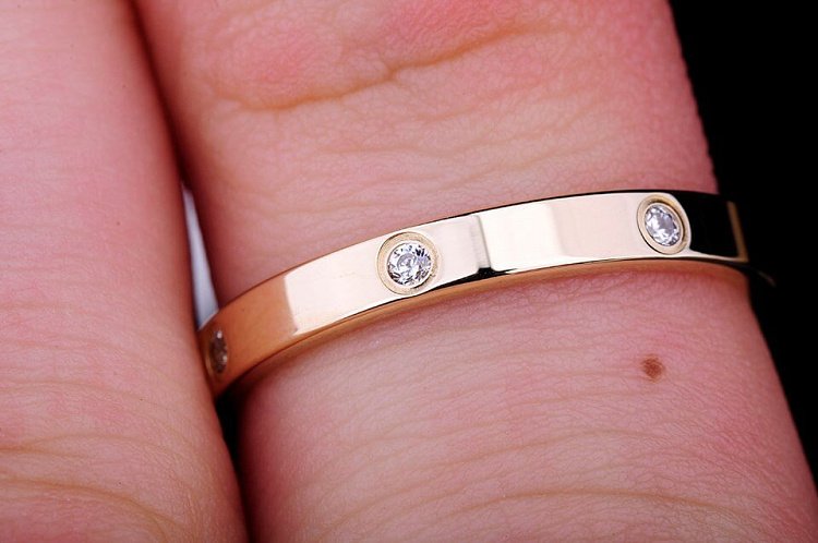 Кольцо из желтого золота с фианитами обр00159 от ювелирного магазина Оникс - 2