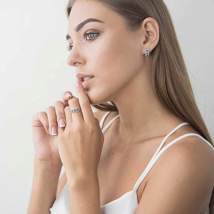 Золота каблучка з діамантами і смарагдами кб02899 від ювелірного магазину Онікс - 4