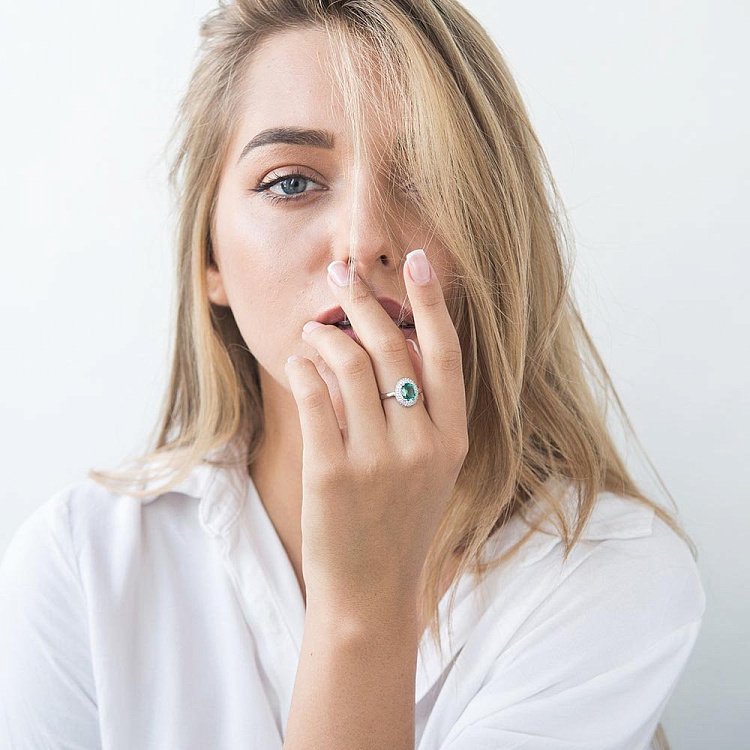 Золота каблучка (празиолит, фіаніти) к04661 від ювелірного магазину Онікс - 1