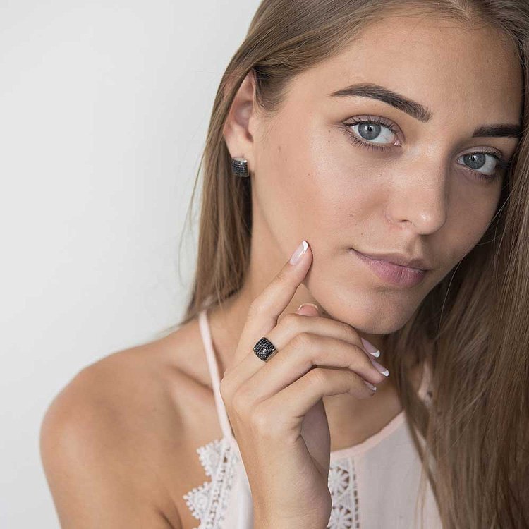 Золота каблучка з фіанітами к04018 від ювелірного магазину Онікс - 4