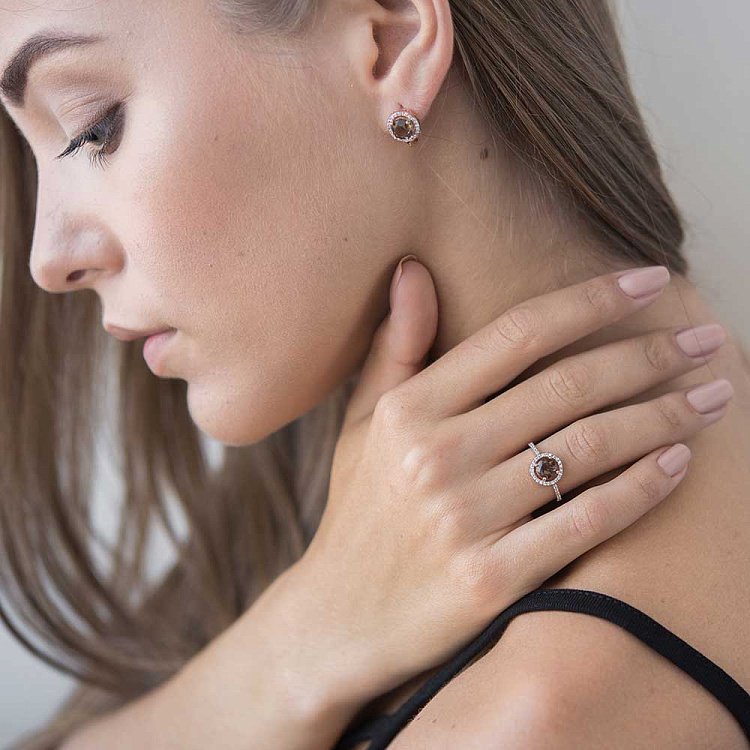 Золотое кольцо с дымчатым кварцем и фианитами к04627 от ювелирного магазина Оникс - 4