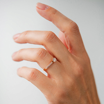 Заручальна золота каблучка з діамантами 28842421 №2