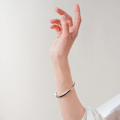 Жесткий браслет Lock в белом золоте б05716 №4