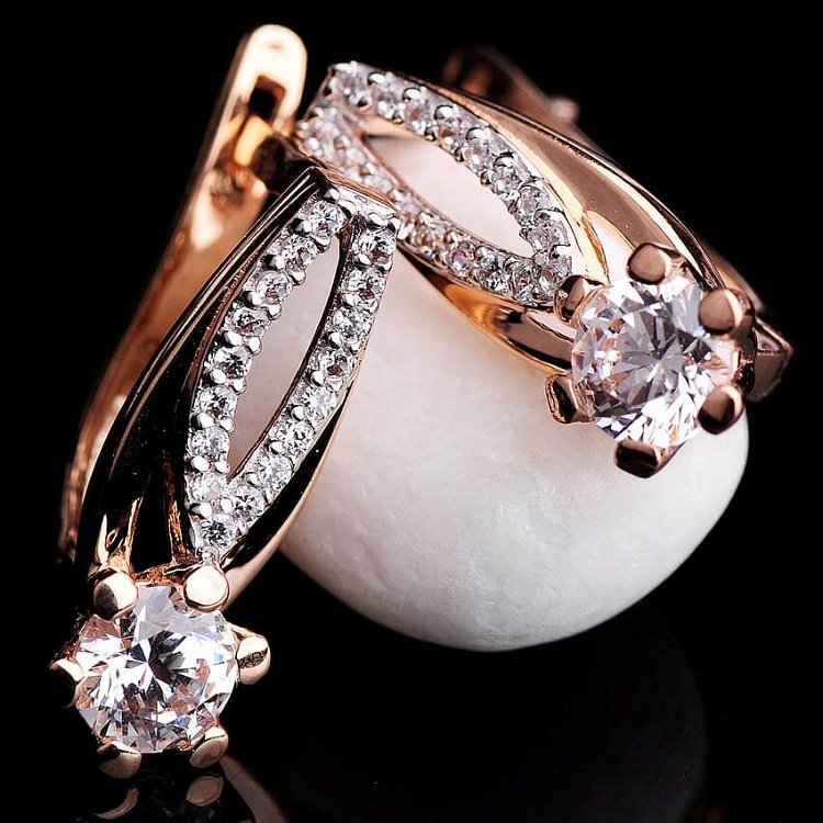 Золоті сережки з фіанітами с03156 від ювелірного магазину Онікс