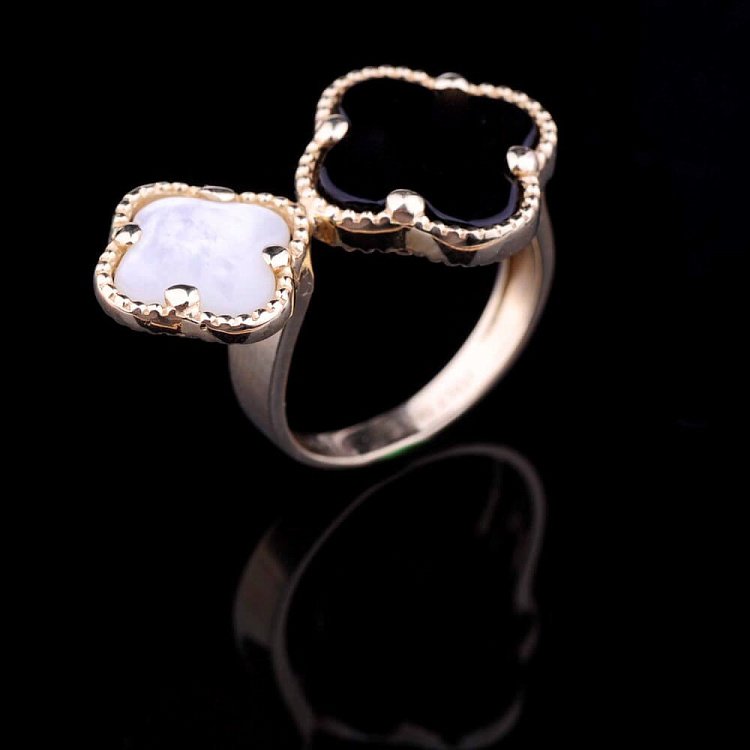 Золотое женское кольцо "Клевер" с перламутром к03283 от ювелирного магазина Оникс - 4