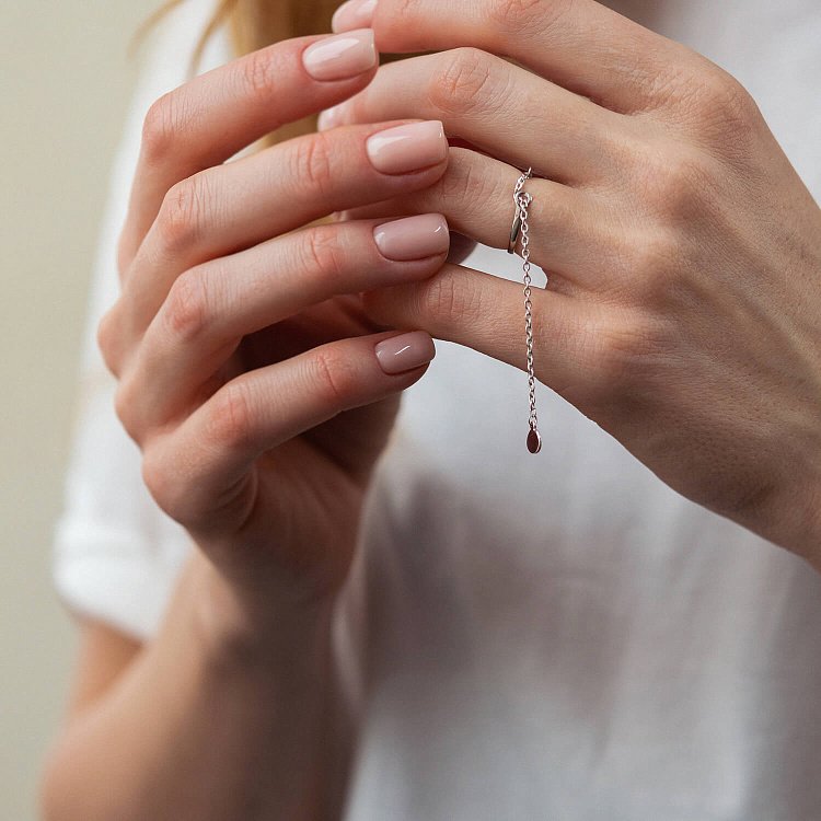 Срібна каблучка "Монетка на ланцюжку" 901-01391 від ювелірного магазину Онікс - 2