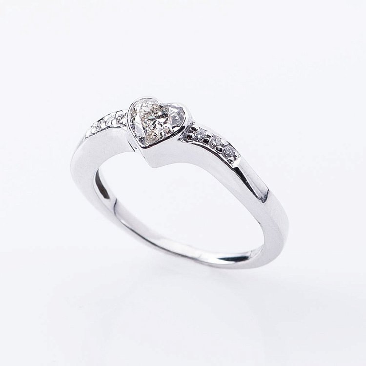 Золота заручальна каблучка "Серце" з діамантами р0925б від ювелірного магазину Онікс - 2