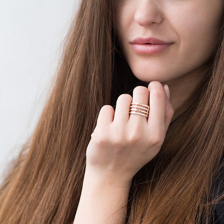 Золотое кольцо с фианитами к06513 от ювелирного магазина Оникс - 1