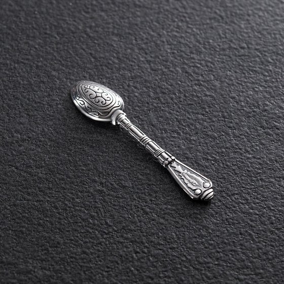 Серебряная сувенирная ложка с узором (чернение) 23481 №2