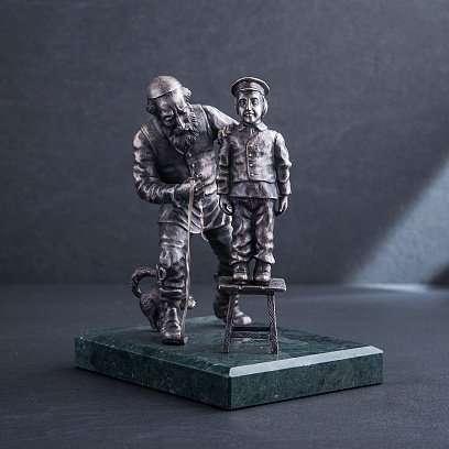 Срібна фігура ручної роботи "Кравець і хлопчик" порт.мальч