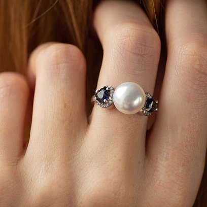 Срібна каблучка "Сердечки" з перлиною, синт. сапфірами та фіанітами 1836/1р-PWTNS №2