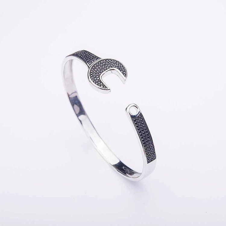 Серебряный браслет "Гаечный ключ" с фианитами 14949 от ювелирного магазина Оникс - 1