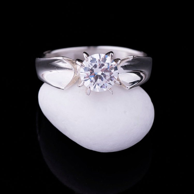 Серебряное кольцо (фианит) 111027 от ювелирного магазина Оникс - 2