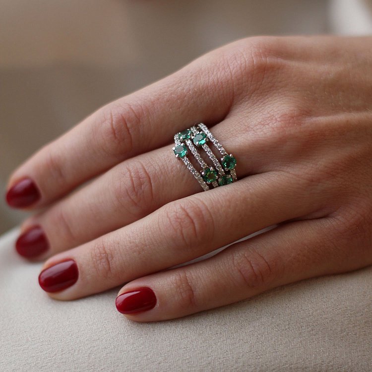 Золотое кольцо с бриллиантами и изумрудами 762пр от ювелирного магазина Оникс - 7