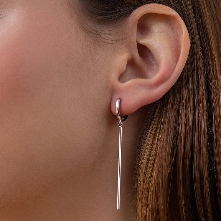 Сережки у білому золоті на англійській застібці с08214 від ювелірного магазину Онікс