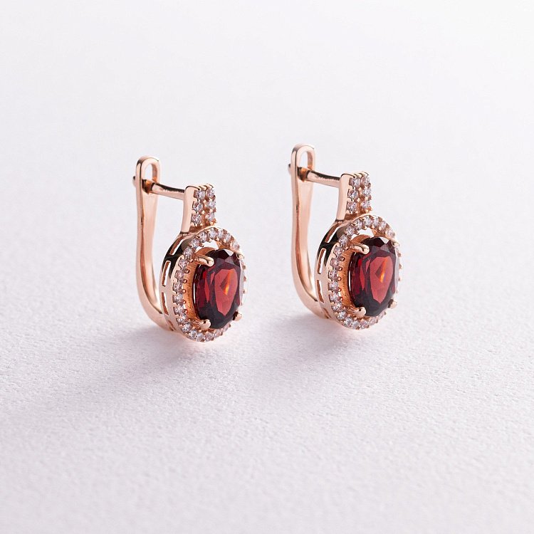 Золоті сережки з піропом і фіанітами с04183 від ювелірного магазину Онікс