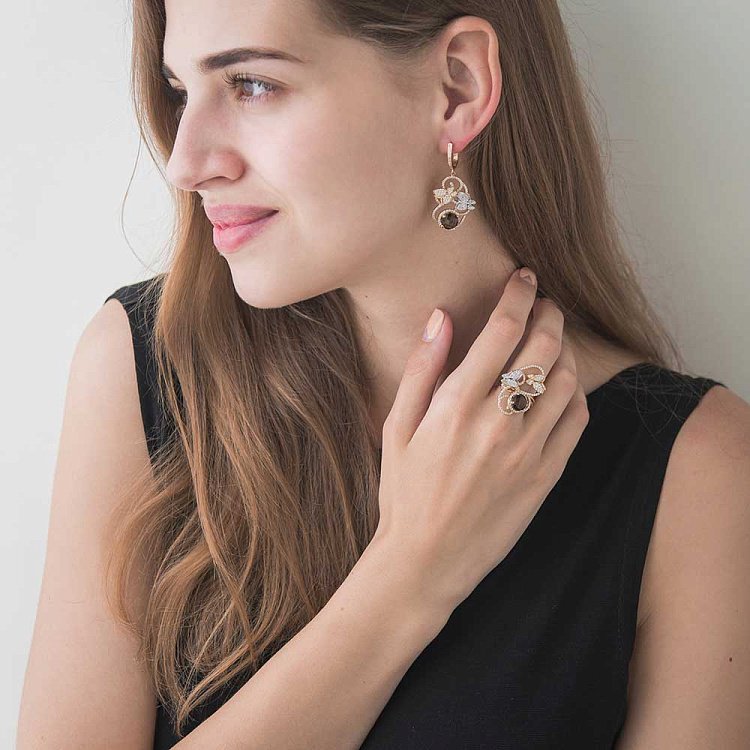 Золотые серьги "Бабочки" с фианитами с03913 Золотые серьги "Бабочки" с фианитами с03913 от ювелирного магазина Оникс