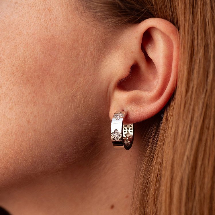 Сережки - кільця "Конюшина" в білому золоті (фіаніти) с08889 від ювелірного магазину Онікс - 1