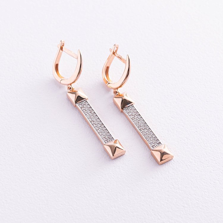 Золоті сережки з фіанітами с05122 від ювелірного магазину Онікс