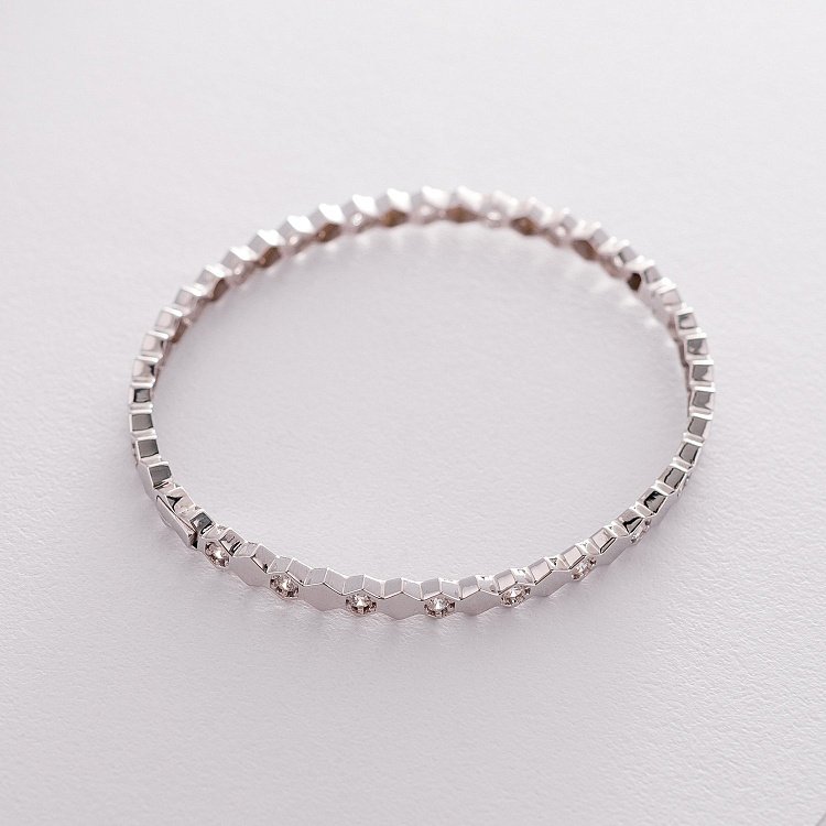 Жесткий золотой браслет с фианитами б04191 от ювелирного магазина Оникс