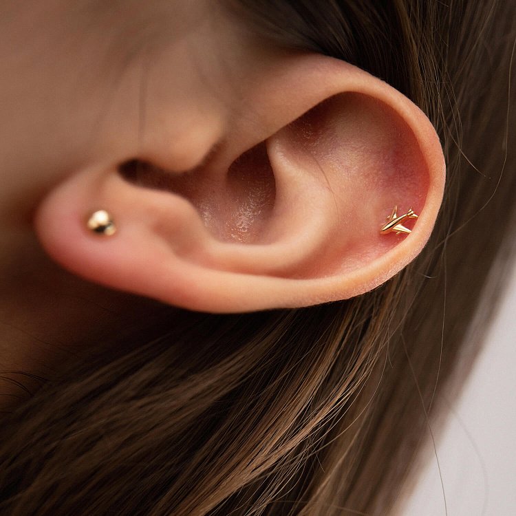 Одиночная серьга "Самолетик" в хрящ ушка (желтое золото) с07926 от ювелирного магазина Оникс - 1