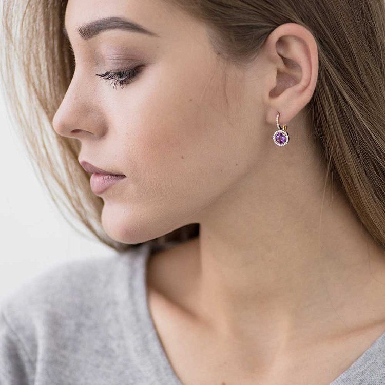 Золотые серьги с аметистом и фианитами 14048682 от ювелирного магазина Оникс - 2