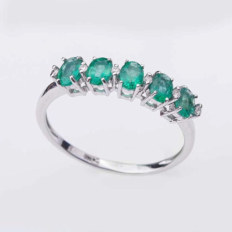 Золотое кольцо с бриллиантами и изумрудами R12974Eaj от ювелирного магазина Оникс