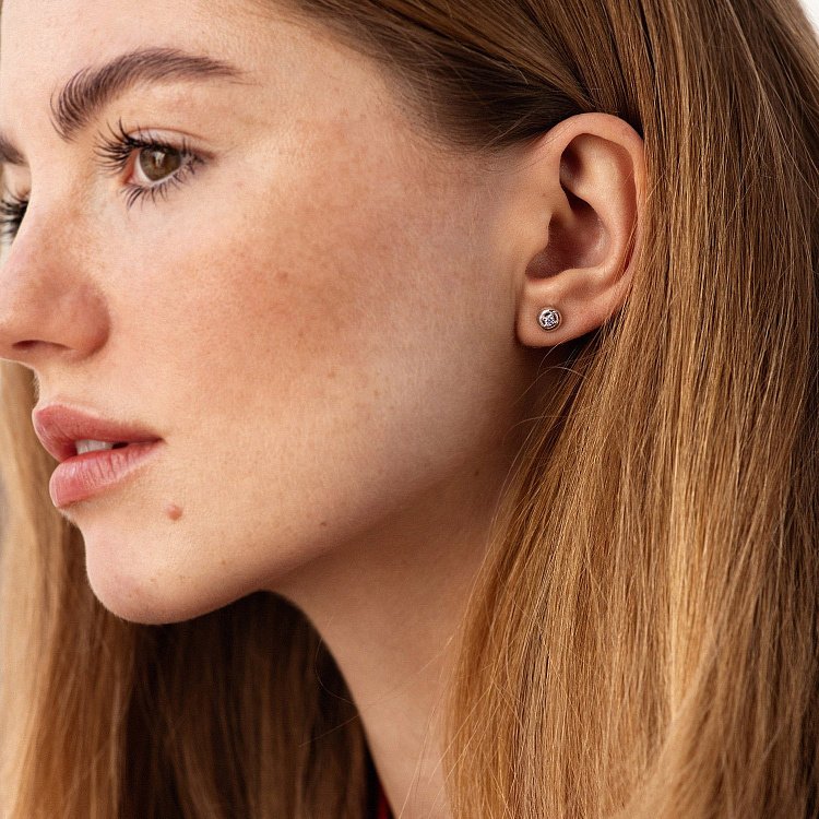 Серьги - пусеты с фианитами (белое золото) с02826 от ювелирного магазина Оникс - 1