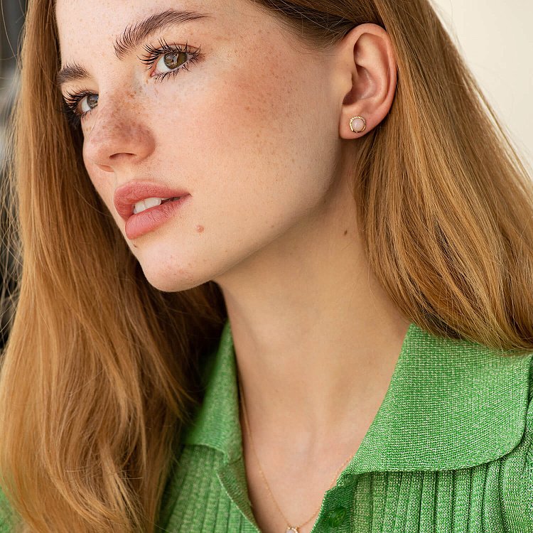 Золоті сережки - пусети (рожевий опал, діаманти) сб0525sc від ювелірного магазину Онікс - 1