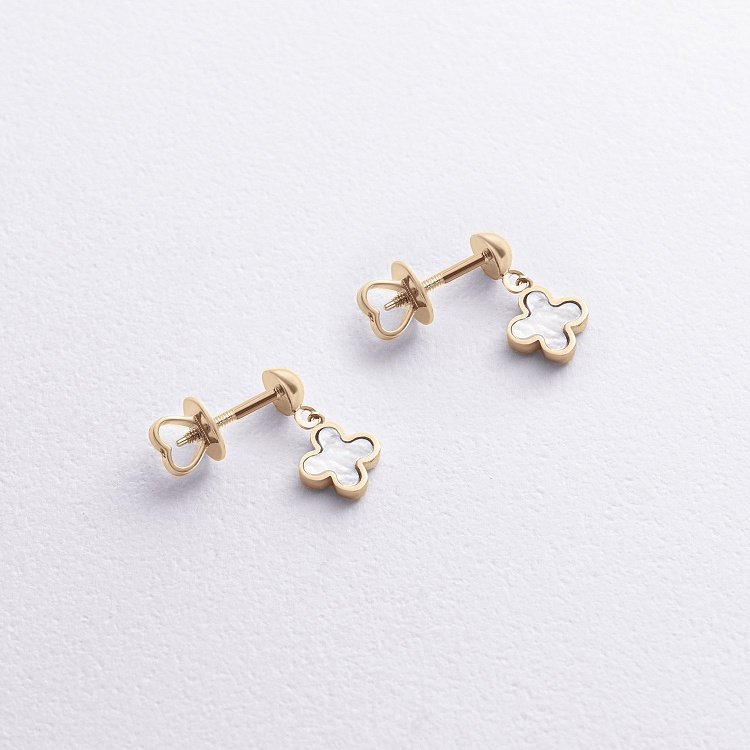 Золоті сережки - пусети "Конюшина" (перламутр) с09288 від ювелірного магазину Онікс - 1