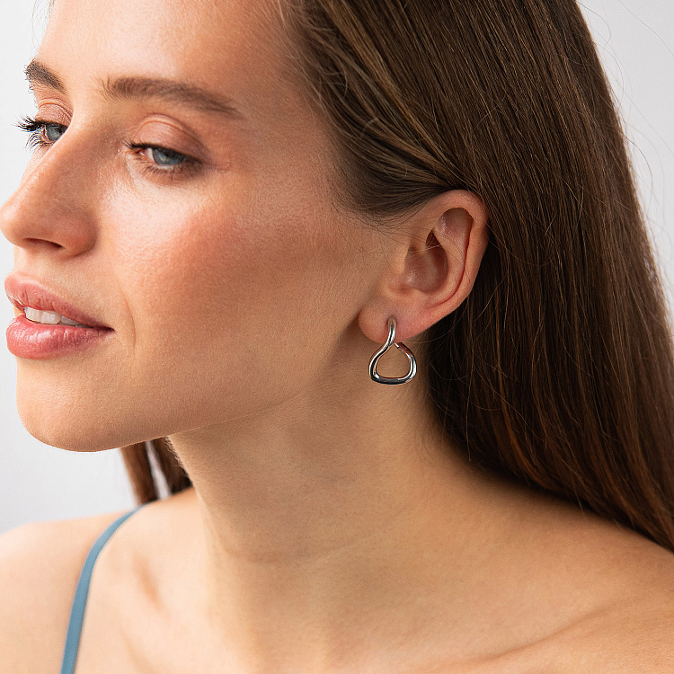 Серебряные серьги "Lia" 7259 от ювелирного магазина Оникс